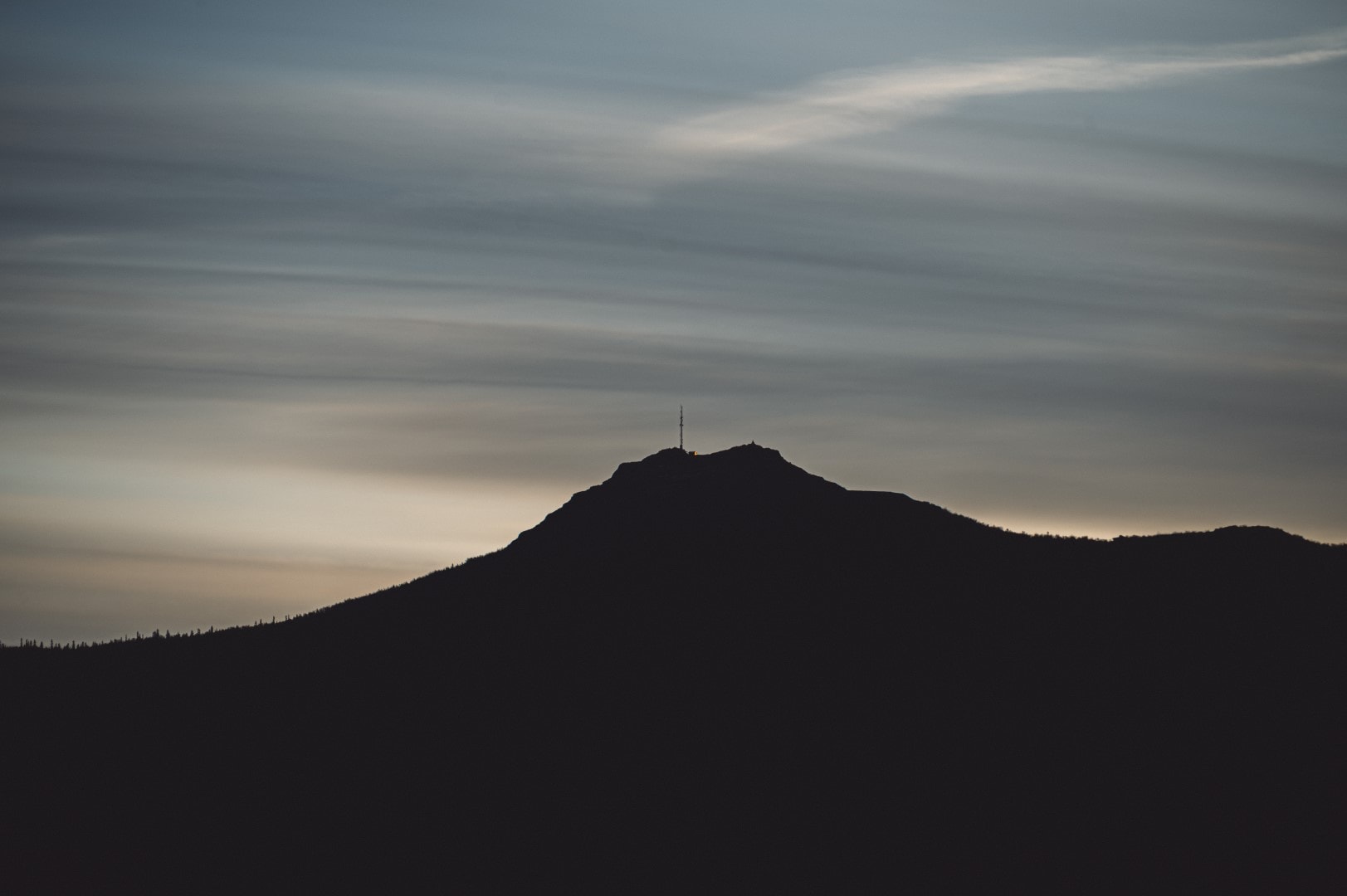 Photo of mountain_silhouette